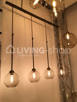 Verlichting online Hanglamp loft stijl met 4 glazen lampenkappen topaz