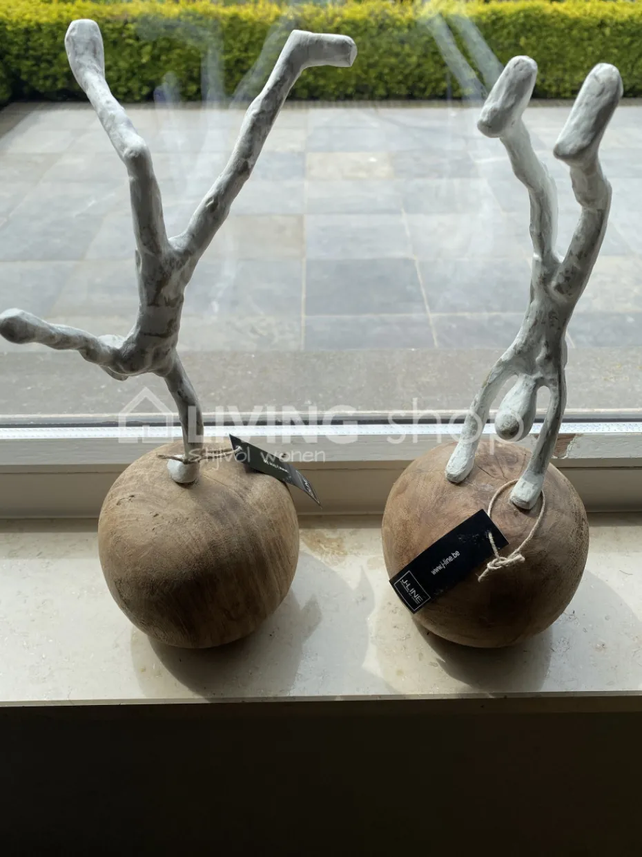 J-LINE 2 figuren omgekeerd staand op bal