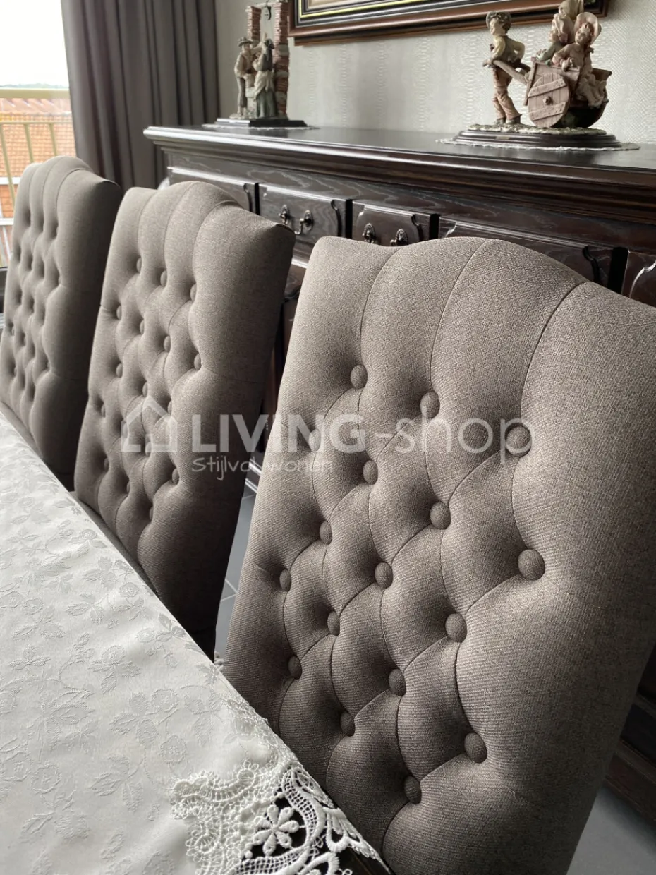 TIMELESS LIVING Taupe landelijke eetkamerstoel met knopen
