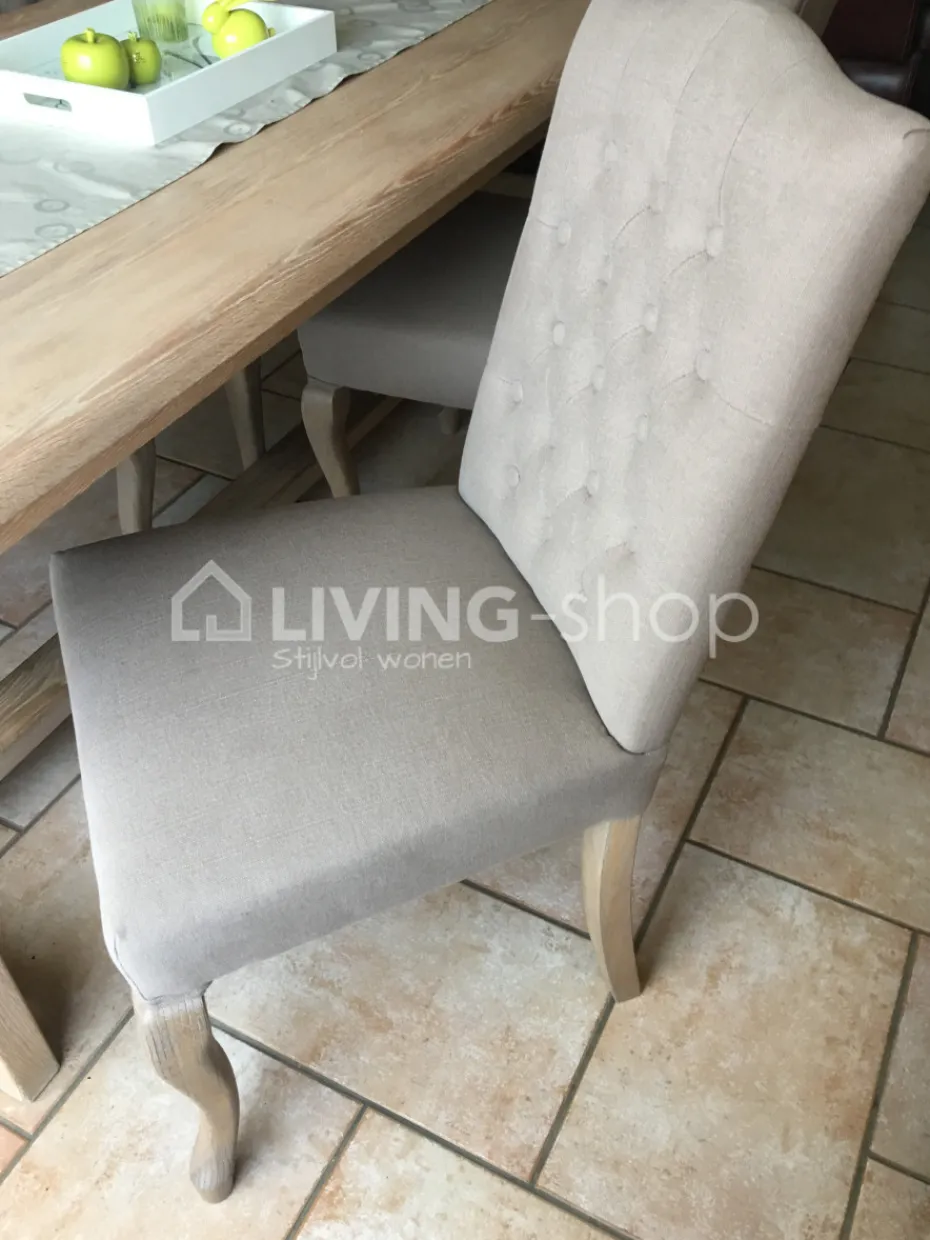 TIMELESS LIVING Taupe landelijke eetkamerstoel met knopen